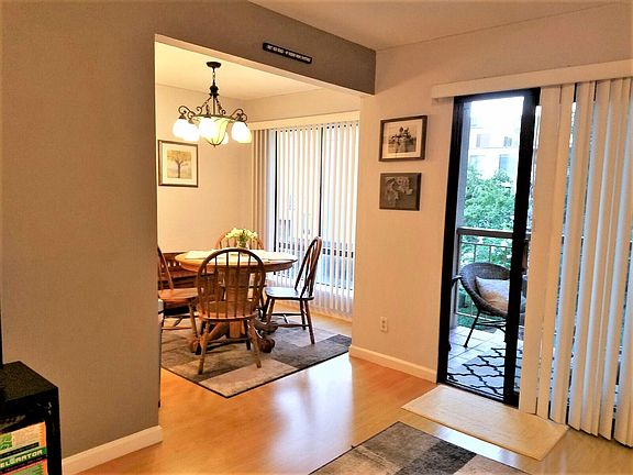 5th image of 320 N Civic Dr APT 320