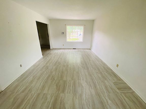 5th image of 6122 Valley Park Dr NW