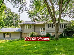 302 Circle Dr, Riverdale, IA 52722