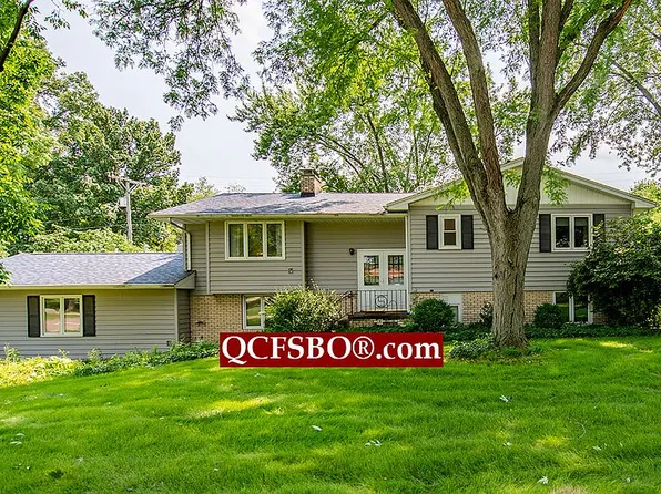 302 Circle Dr, Riverdale, IA 52722