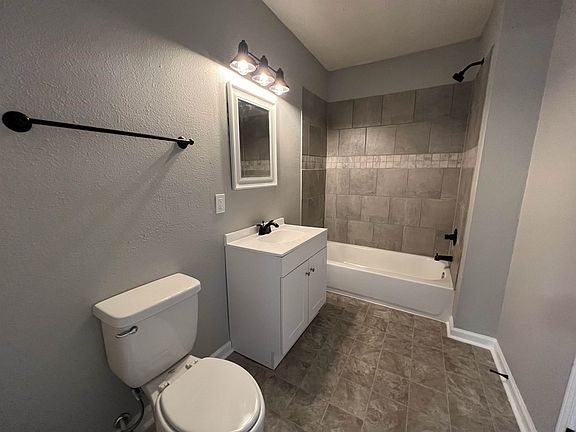 4th image of 3277 Beechmont St
