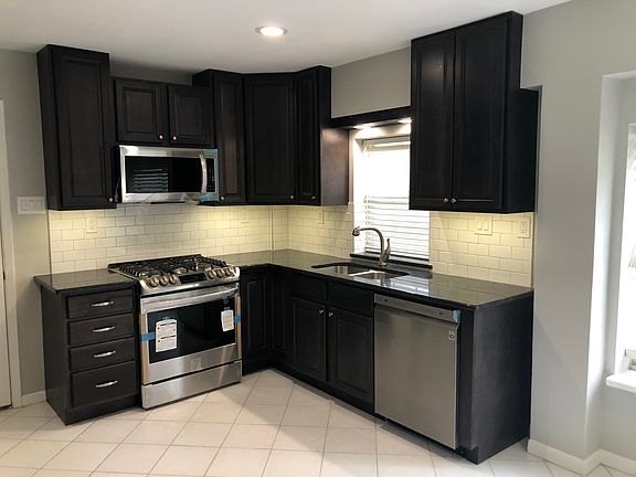4th image of 15970 Echo Glen Dr