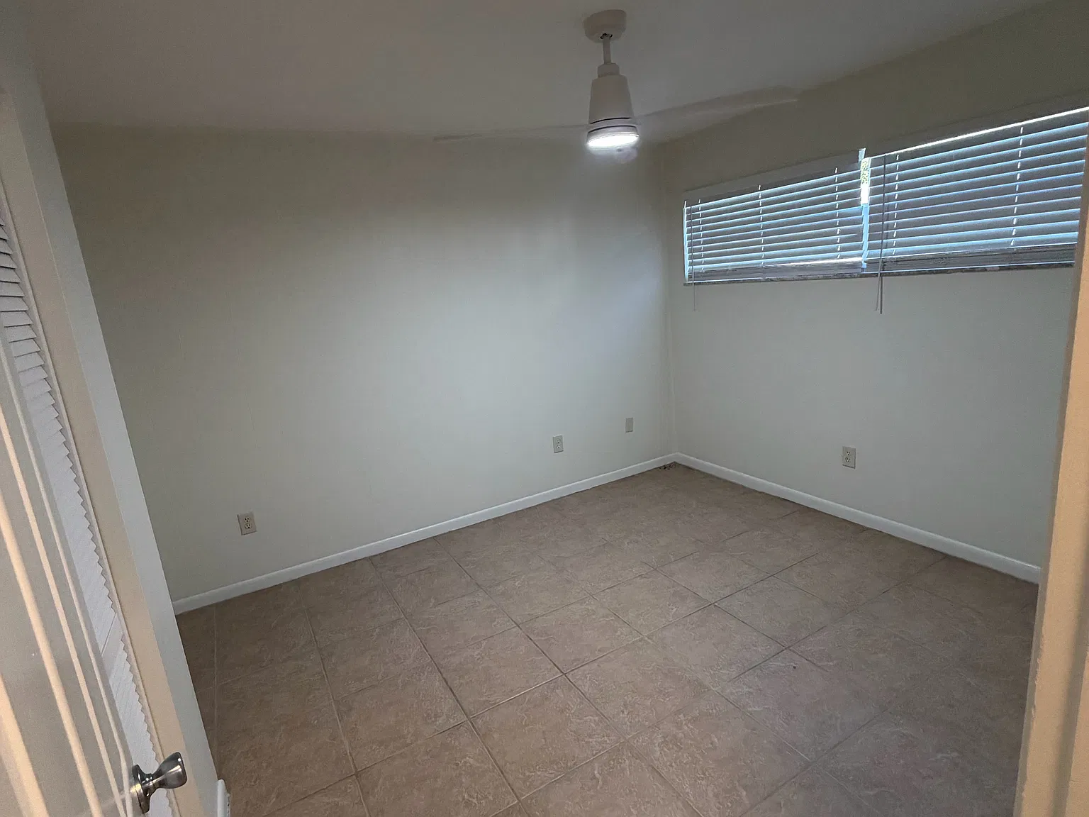 2 bed, 900 sqft, $1,900 — Photo 2