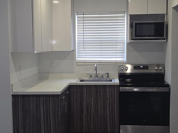 4th image of 906 N Riverside Dr #1-9