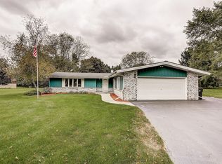 S46W25219 Black Oak Ct W, Waukesha, WI 53189