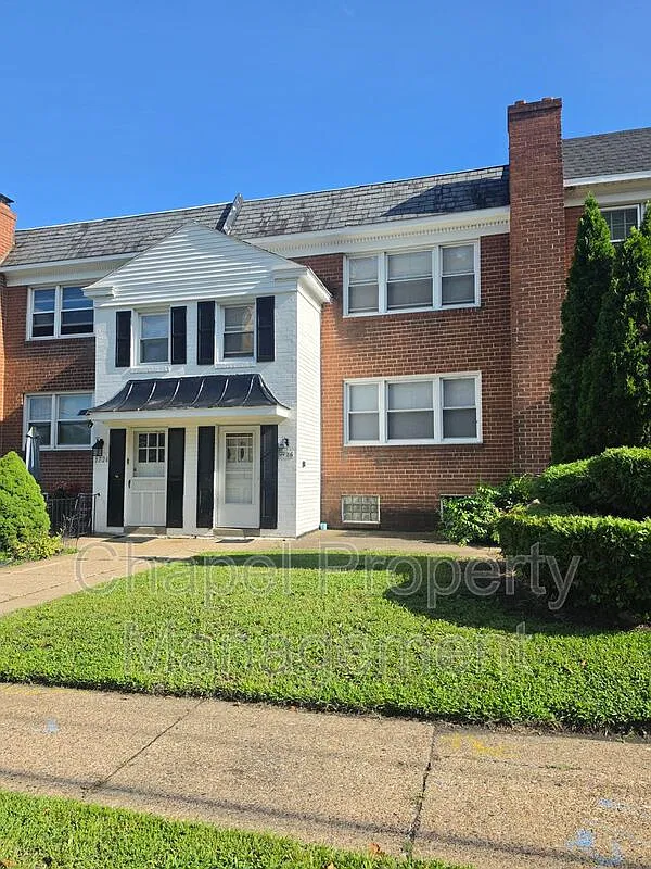 2 bed, 1.0 bath, 1037 sqft, $1,395 — Photo 1
