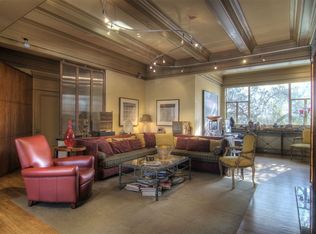 1700 Main St, Houston, TX 77002