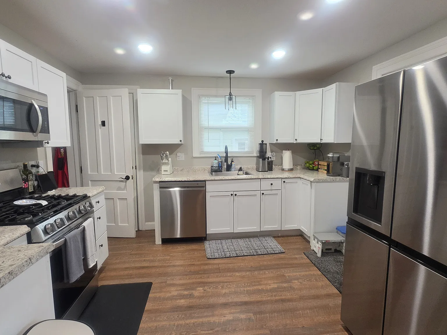 4 bed, 1.5 bath, 1656 sqft, $1,850 — Photo 3