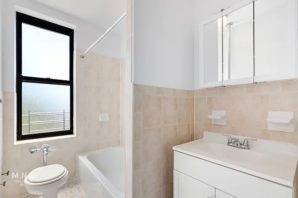 Rented by MNS | media 9