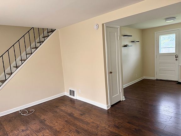 5th image of 2097 Colvin Blvd