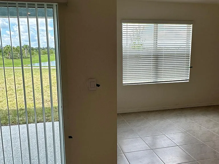 1341 Daisy Field Dr — Photo 5