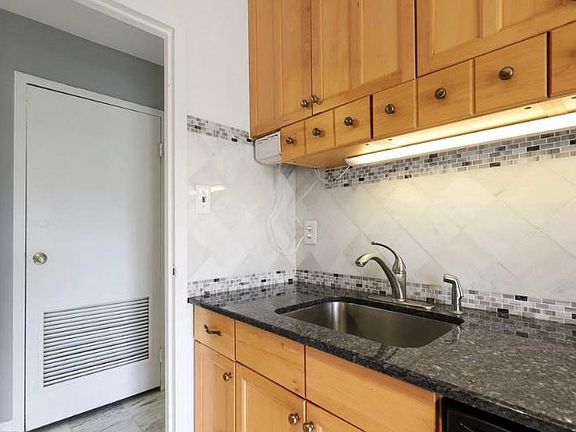 4th image of 6001 Arlington Blvd APT 722