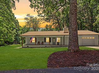 103 E White Pine Rd, Hendersonville, NC 28739