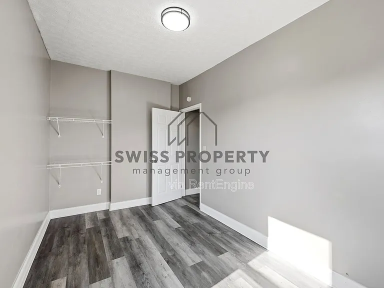 391 Saint Clair Ave — Photo 11