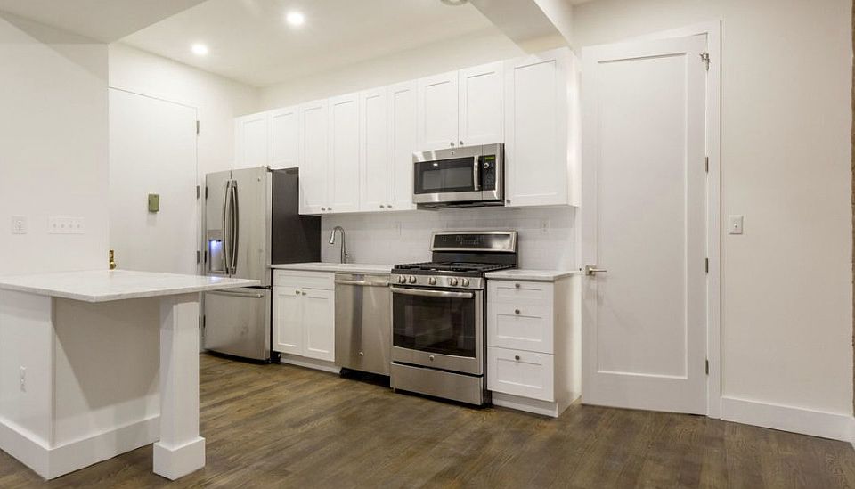 2nd image of 292 Elizabeth St APT 1R