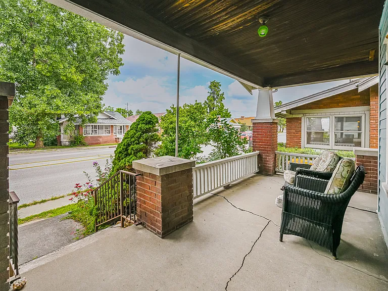 1403 S Walnut St — Photo 12
