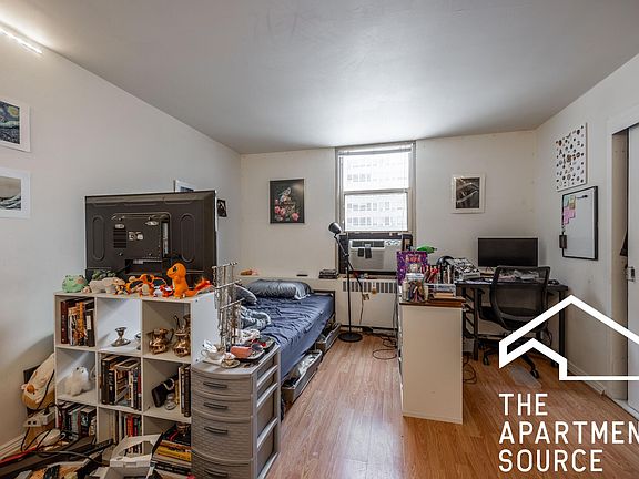 2nd image of 3950 N Lake Shore Dr APT 429