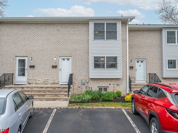 2nd image of 1092 Robin Rd