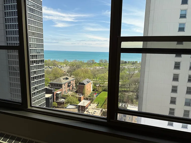 360 W Wellington Ave — Photo 4