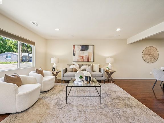 4th image of 21132 Tyee Ct