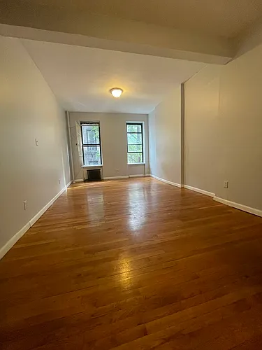 218 E 27th St #7 Photo 1
