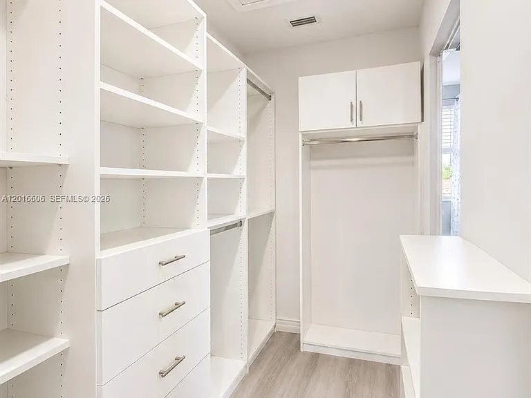 963 Falling Water Rd — Photo 13