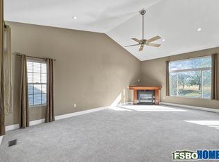 4327 129th St, Urbandale, IA 50323