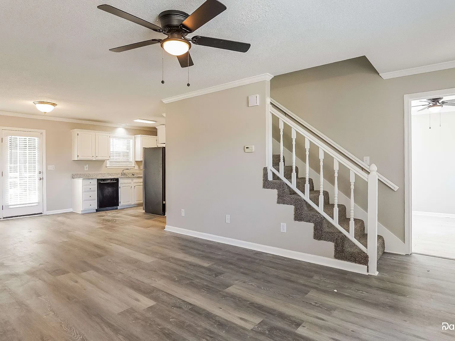 3 bed, 2.0 bath, 1435 sqft, $2,045 — Photo 4