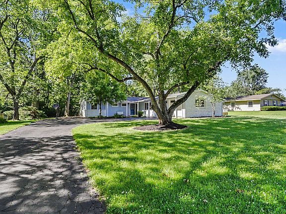 4th image of 3335 Darbyshire Dr