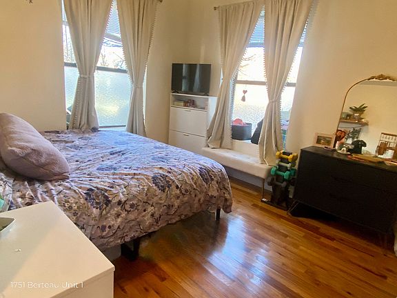 4th image of 1751 W Berteau Ave #1759-3