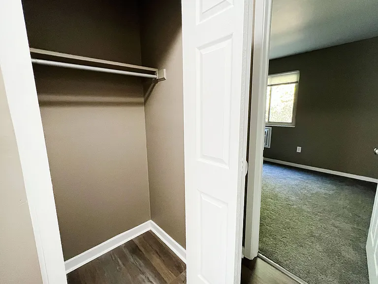 Twin Gables Apartments — Photo 40