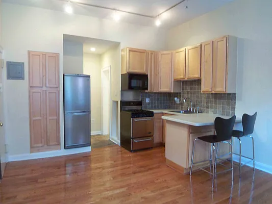 Rented by City Connections Realty | media 15