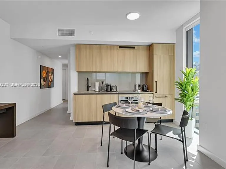 121 NE 5th St #CU-1808 — Photo 10
