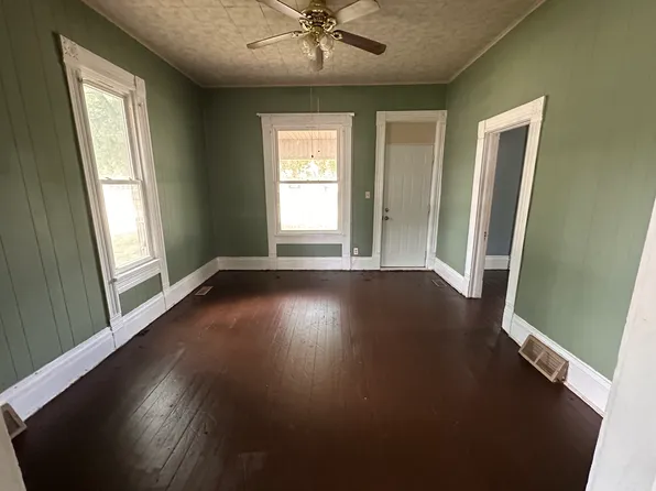 704 E 7th St, Concordia, KS 66901