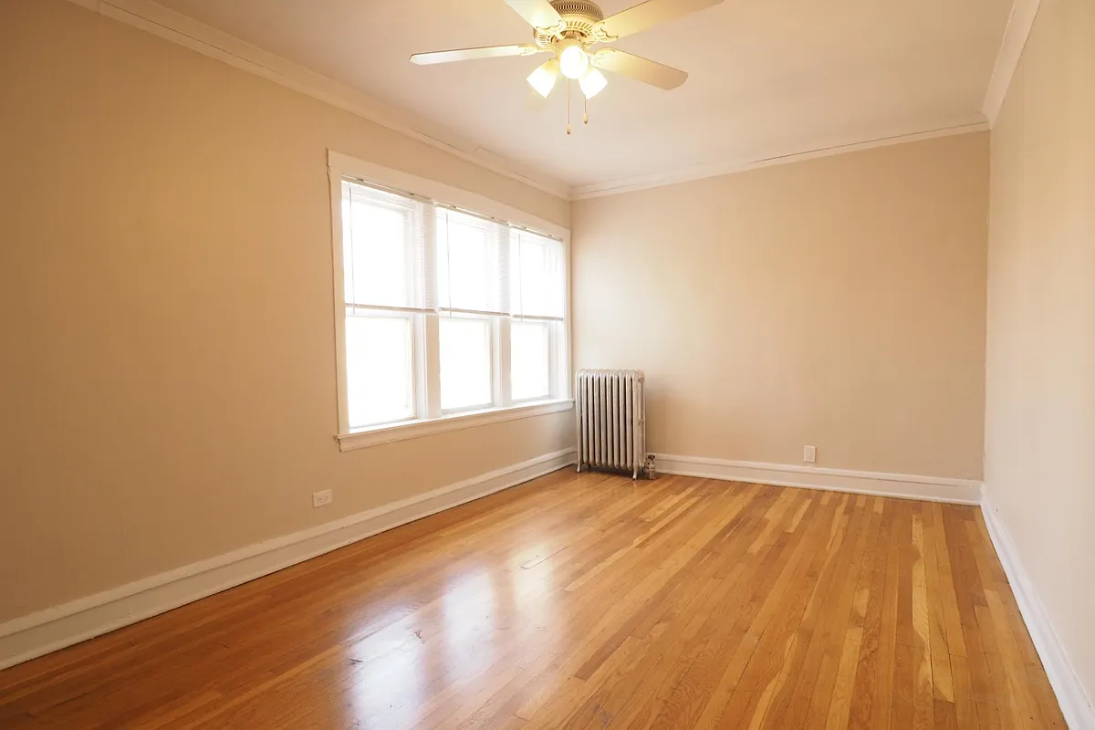 Photo 1 of 12 - 4045 N Mozart St #3E - Chicago, IL Primary Photo - 4045 N Mozart St #3E
