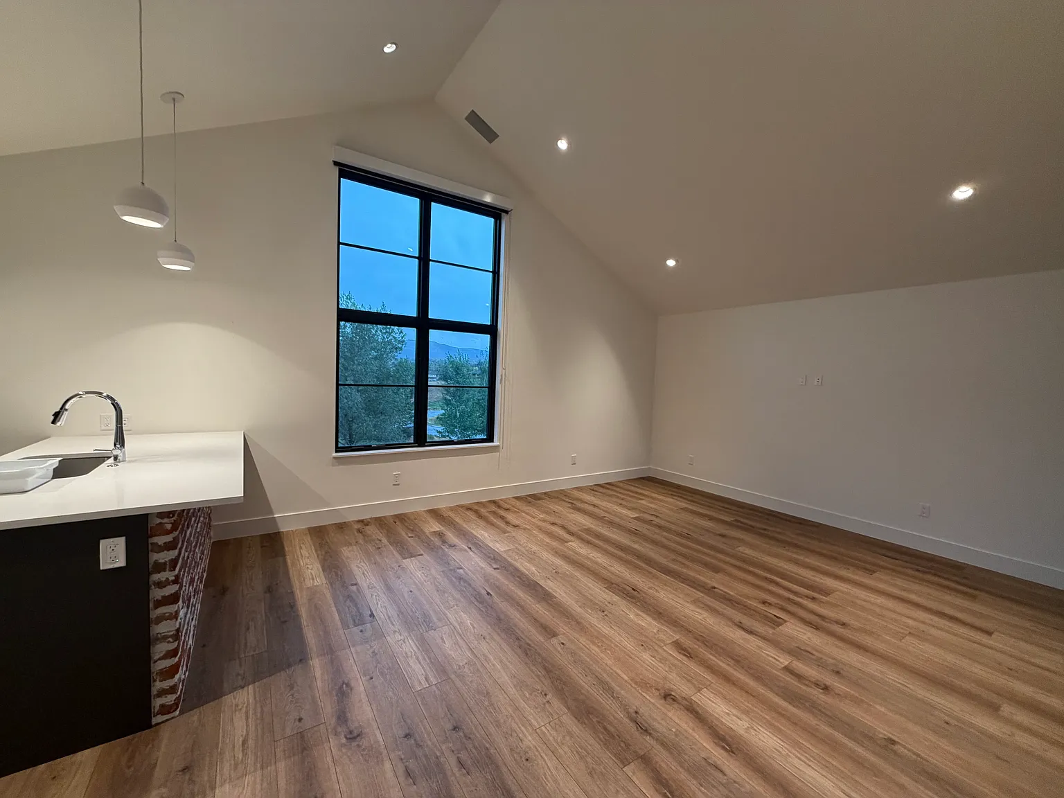 1 bed, 700 sqft, $2,500 — Photo 2