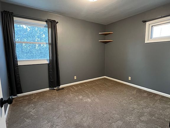 3rd image of 2709 Diane Ln