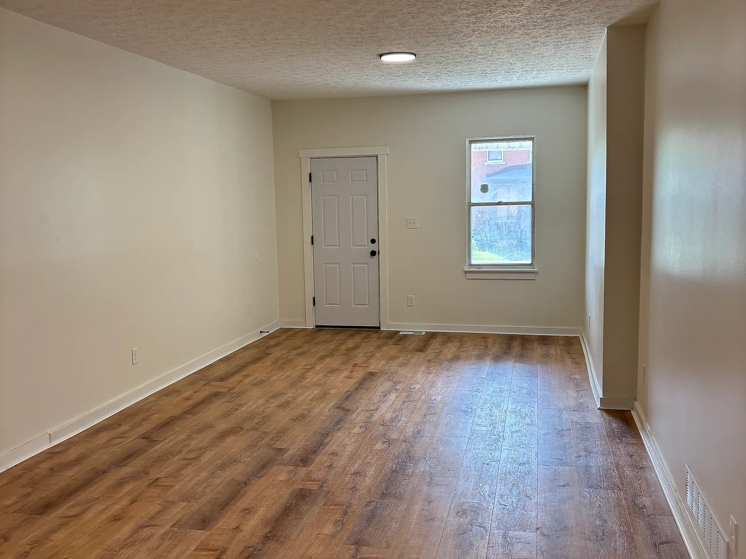 440 N Garfield Ave — Photo 3