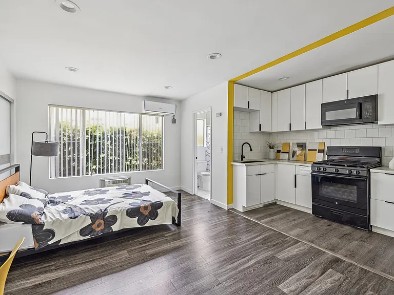 2331 Portland Street — Photo 1