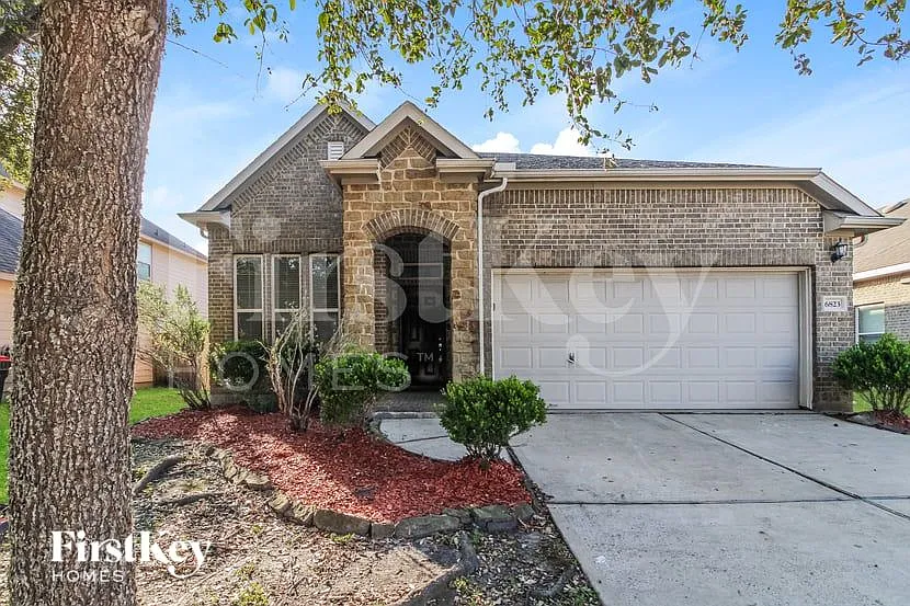 3 bed, 3.0 bath, 2162 sqft, $2,405 — Photo 1