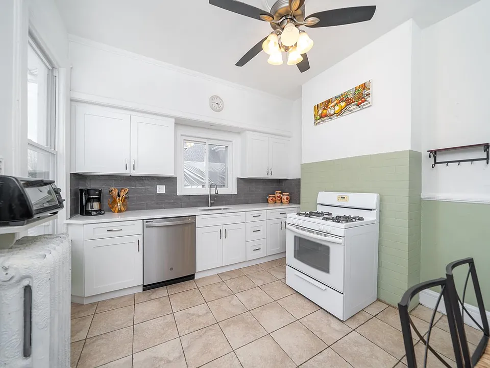 24 Hudson Pl #2