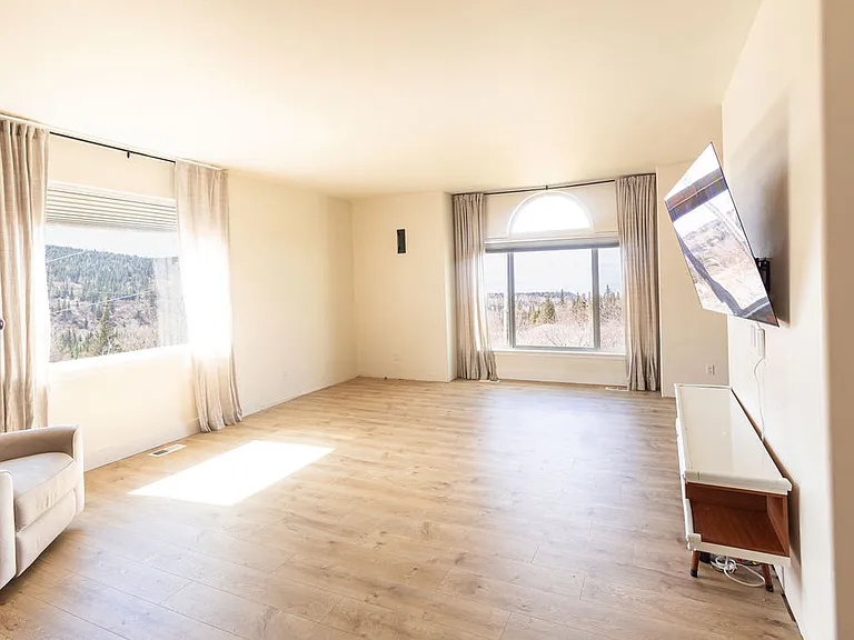 13431 Canyon Rd — Photo 25