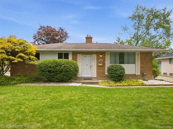 36222 Woodingham St, Clinton Township, MI 48035