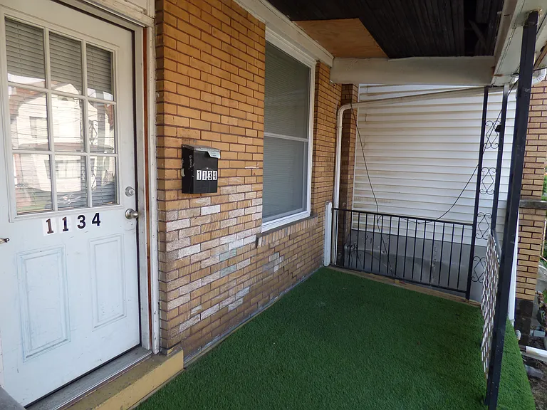 1134 Race St — Photo 4