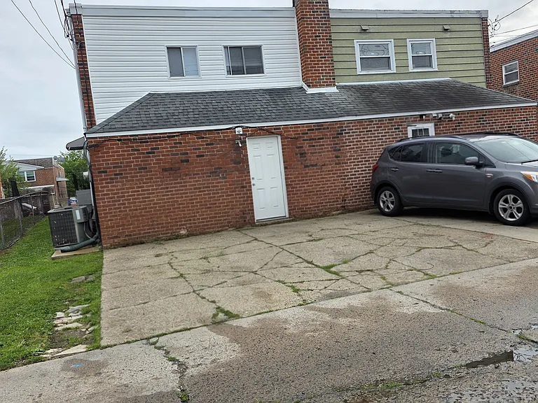 2319 Benson St #2 — Photo 18
