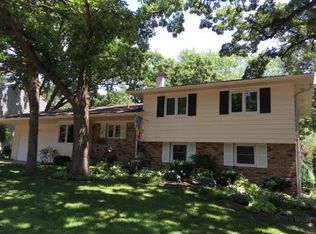 4335 Royal Oaks Dr, Davenport, IA