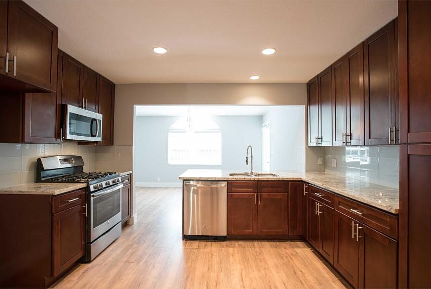 1st image of 809 Sussex Dr