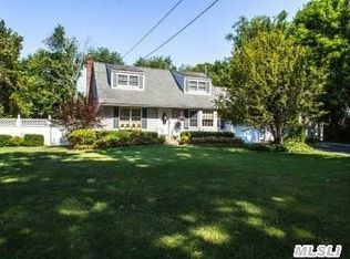 11 Soundview Dr, Northport, NY 11768