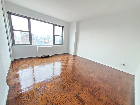 Rented by Weichert Manhattan Midtown | media 4
