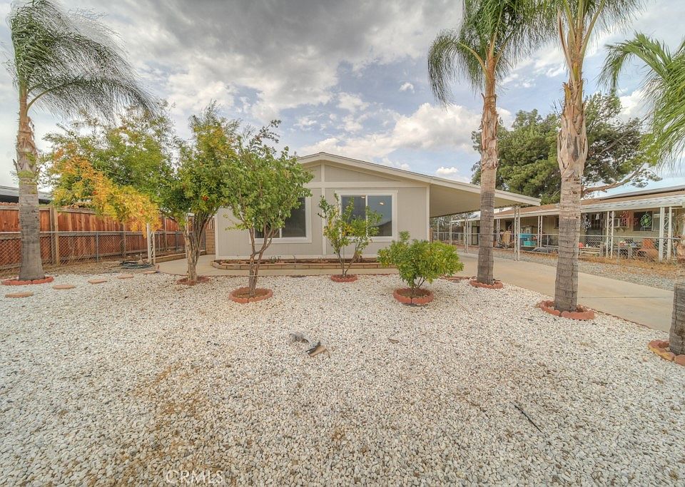 1st image of 34798 Lyn Ave